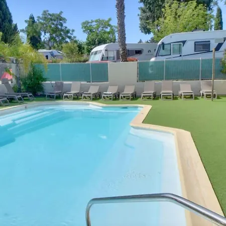 Mobil-home Confortable Avec Terrasse Pour 4 Personnes *